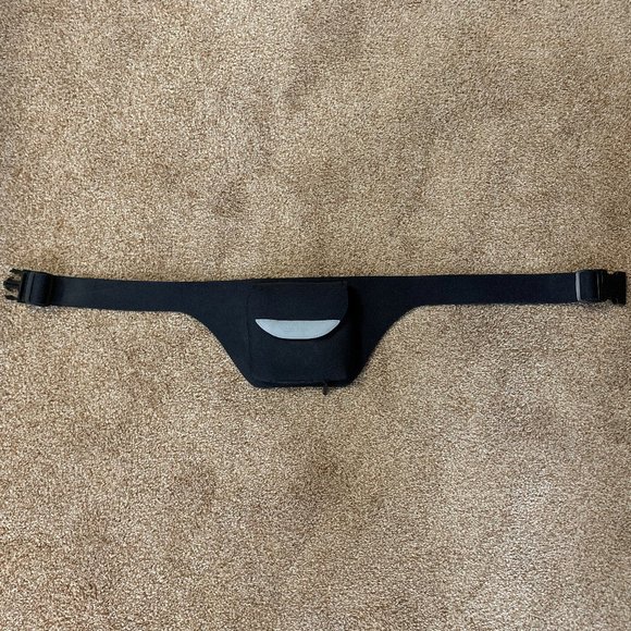 Case Logic Fanny Pack For Portable Cd Player - Picture 1 of 4